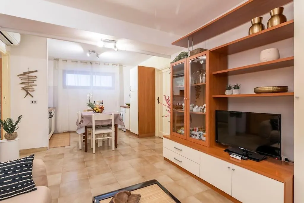 Apartment Trilocale In Seminterrato A 150Mt Da Spiaggia Lido Alghero Italy